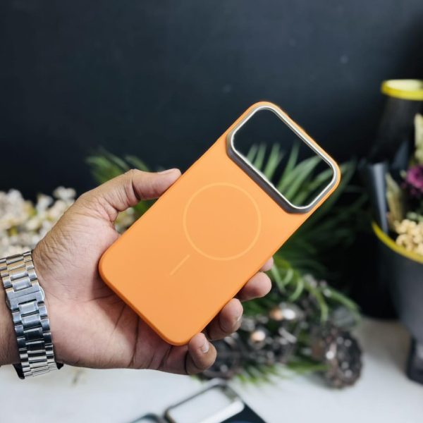 MMKiO polycarbonate slim Buttonless MagSafe support case available for iPhone